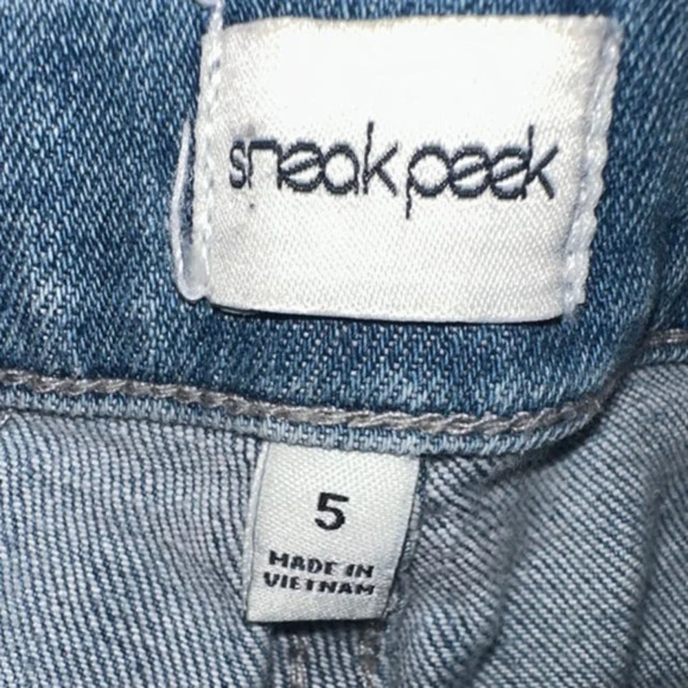 Sneakpeek distressed denim size 5‎